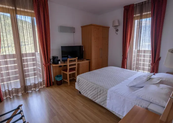 Finestra Sulle Alpi Hotel